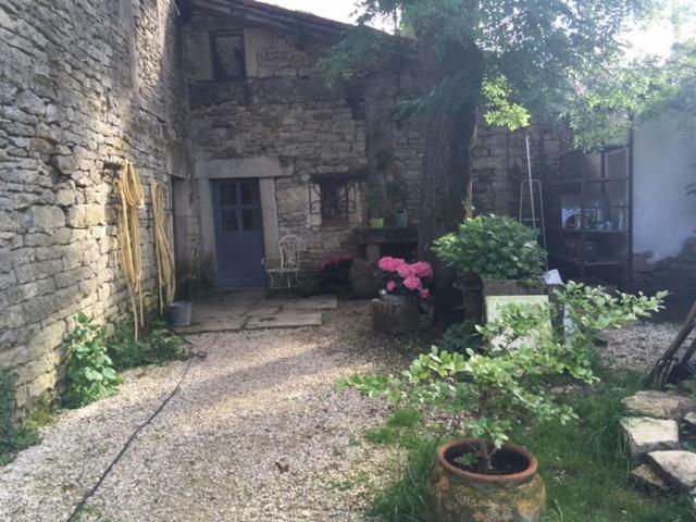 Bed and Breakfast Le Moulin A Huile Vailhourles Zewnętrze zdjęcie